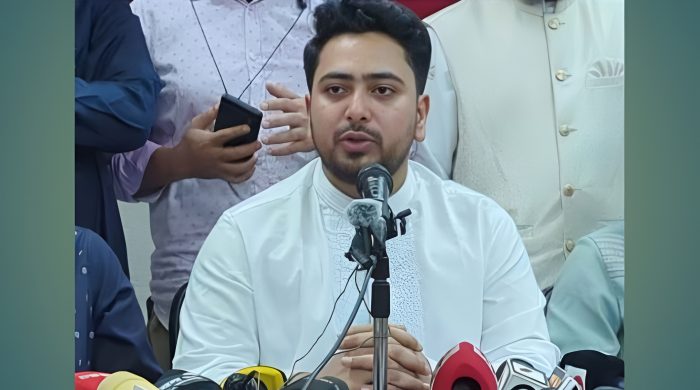 নাহিদ ইসলাম, জাতীয় নাগরিক পার্টি, এনসিপি, উপদেষ্টা পরিষদ, ছাত্রনেতা, রাজনৈতিক প্রতারণা, ড. ইউনূস সরকার, ছাত্র প্রতিনিধি, রাজনৈতিক ঘটনা, সেজদা