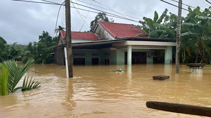 ভিয়েতনাম বন্যা, হিউ, হোই আন, পারফিউম নদী, ২৪ ঘণ্টায় ১০৮৫ মিলিমিটার বৃষ্টি, ভূমিধস, পর্যটক স্থানান্তর, ইউনেস্কো, জলবায়ু পরিবর্তন