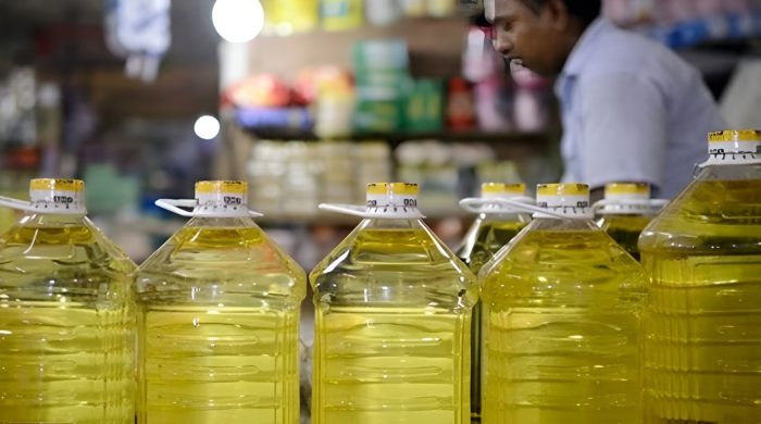 সয়াবিন তেল, পাম তেল, তেলের দাম বৃদ্ধি, বাংলাদেশ ভেজিটেবল অয়েল রিফাইনার্স অ্যাসোসিয়েশন, বাণিজ্য মন্ত্রণালয়, অর্থনীতি সংবাদ,