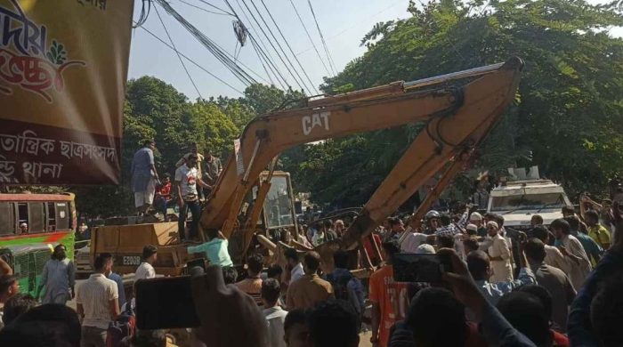 ধানমন্ডি ৩২, জুলাই আন্দোলন, বুলডোজার মিছিল, শেখ হাসিনা রায়, খেলার মাঠ দাবি, ঢাকা নিরাপত্তা, জুলাই স্মৃতি পরিষদ