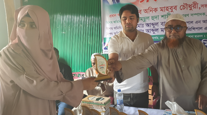 নেত্রকোনা, এন আকন্দ কামিল মাদরাসা, জিপিএ-৫ সংবর্ধনা, জেলা ছাত্রদল, শিক্ষার্থীদের সম্মাননা, নেত্রকোনা সংবাদ