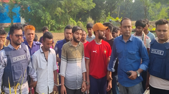 ফরিদপুর বোমা উদ্ধার, আওয়ামী লীগ লকডাউন, ভাঙ্গা উপজেলা, হাতবোমা, পেট্রল বোমা, পুলিশ অভিযান, রাজ ইসলাম, রাকিব, জিয়াউর রহমান