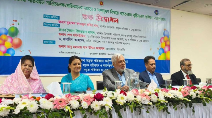 বিআরটিসি বাস, কালো ধোঁয়া, বায়ুদূষণ, পরিবেশ উপদেষ্টা, রিজওয়ানা হাসান, যানবাহন দূষণ